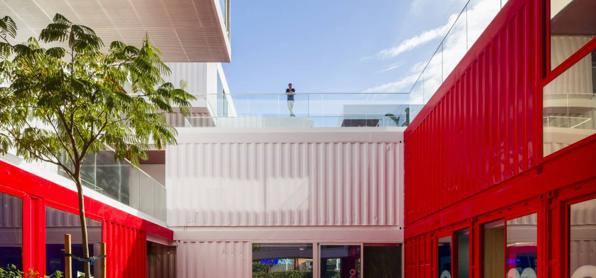 Incubazul Base Area: High-Tech Incubator