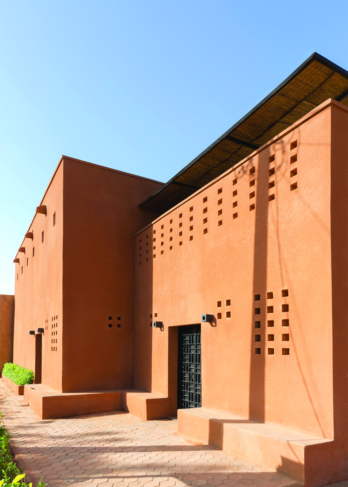 Exterior facade closeup of Niamey 2000